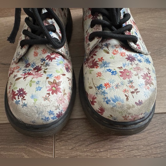 Dr. Martens Delaney Kids Girls White Floral Print Lace Up Combat Boots Size 11 - Picture 6 of 10